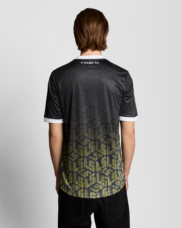 LYLE & SCOTT Ombre Emblem Football Shirt | Jet Black