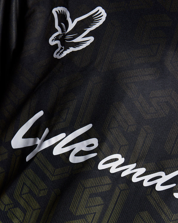 LYLE & SCOTT Ombre Emblem Football Shirt | Jet Black
